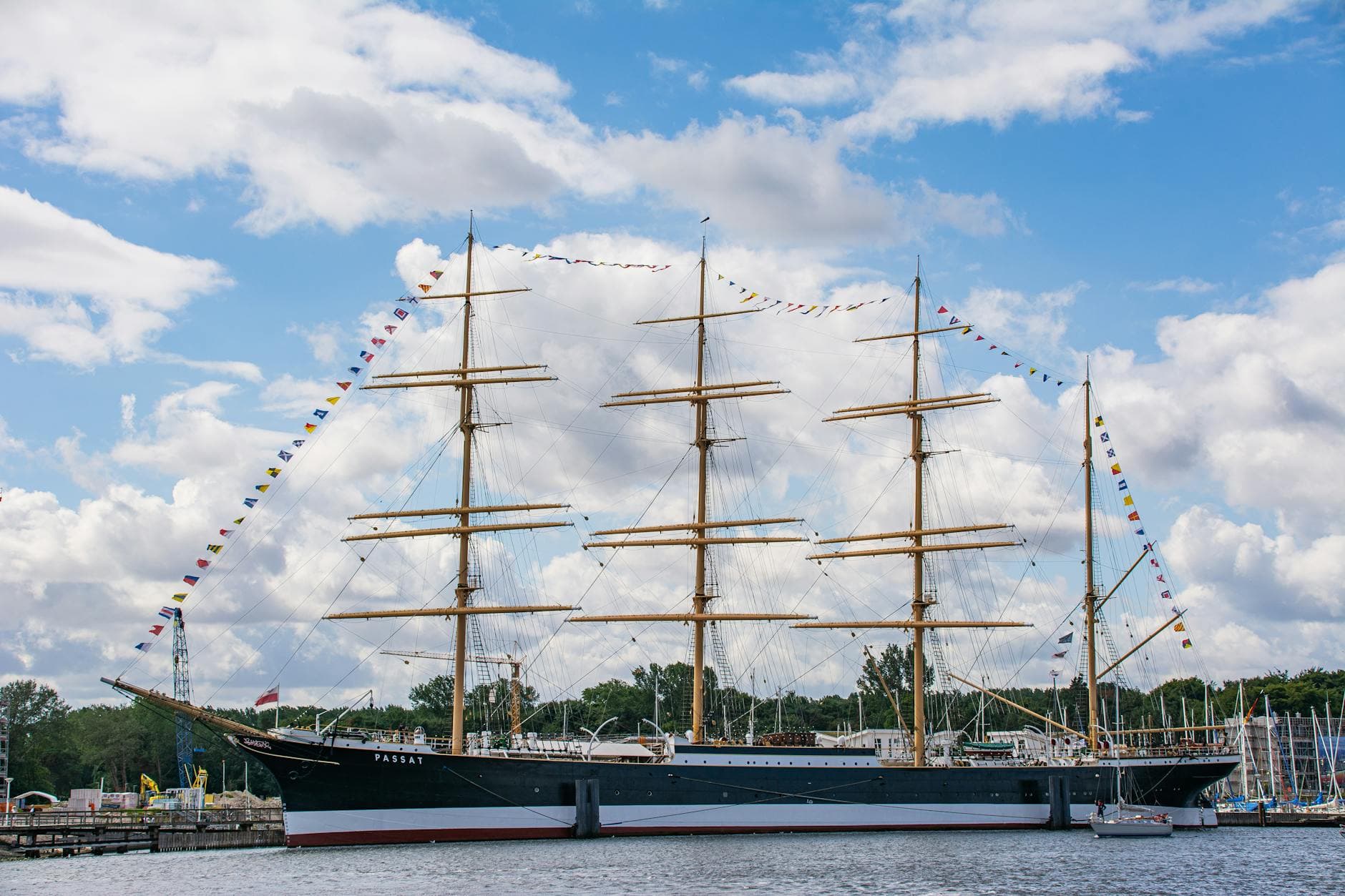 Kieler Woche: Maritimes Volksfest zieht Hunderttausende an die Förde