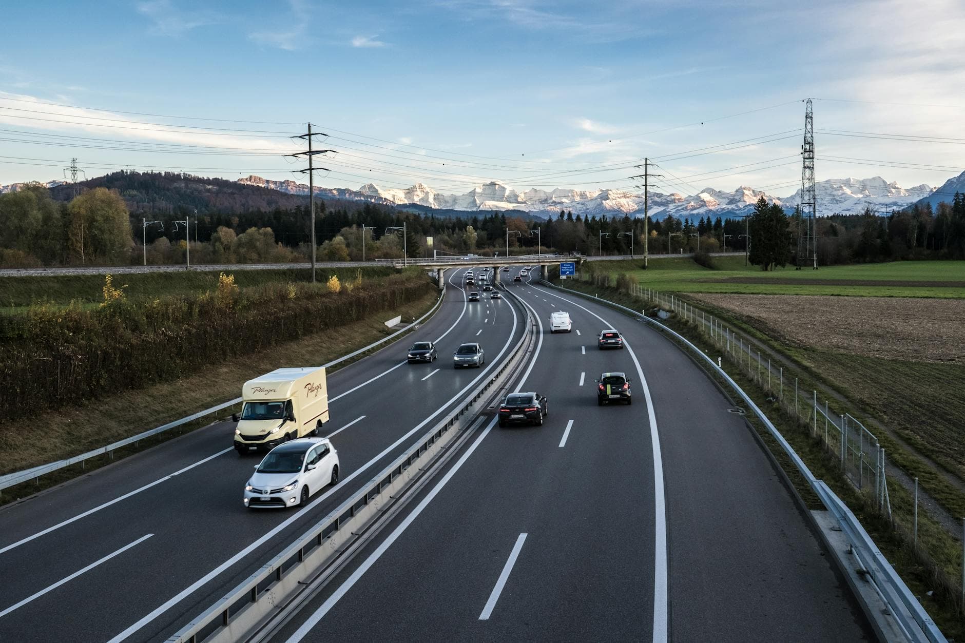 Ferienstart trifft Tankrabatt-Ende: Wie Autoreisende die Sommersaison kalkulieren – Symbolbild