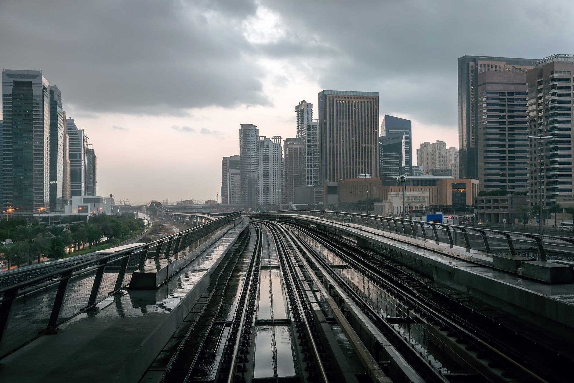 Unwettersommer 2026: Meteorologen warnen vor Starkregen, Bahn passt Fernverkehr an – Symbolbild