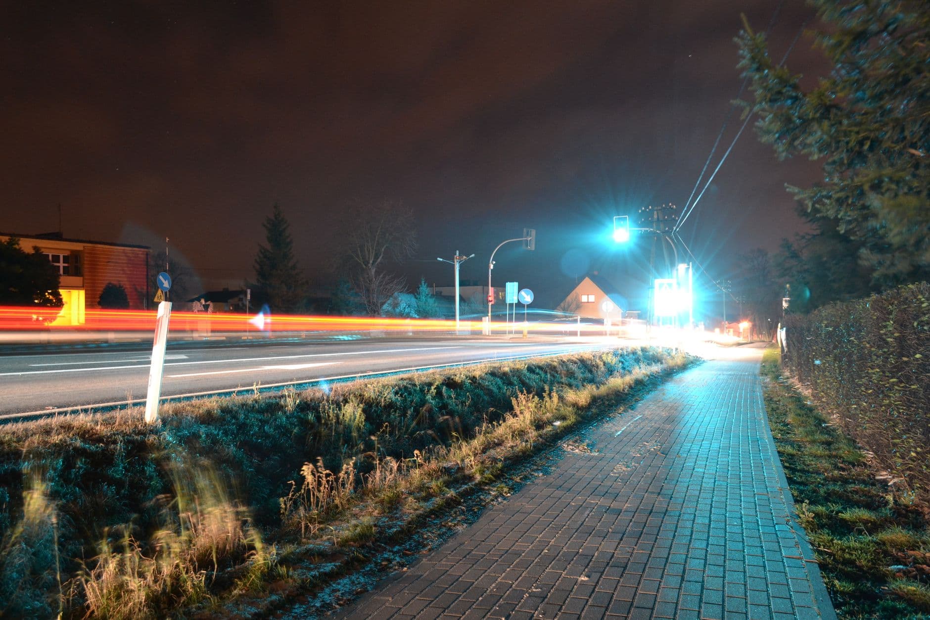 Streit um abgeschaltete Straßenlaternen: Kommunen sparen Energie, Anwohner sorgen sich – Symbolbild