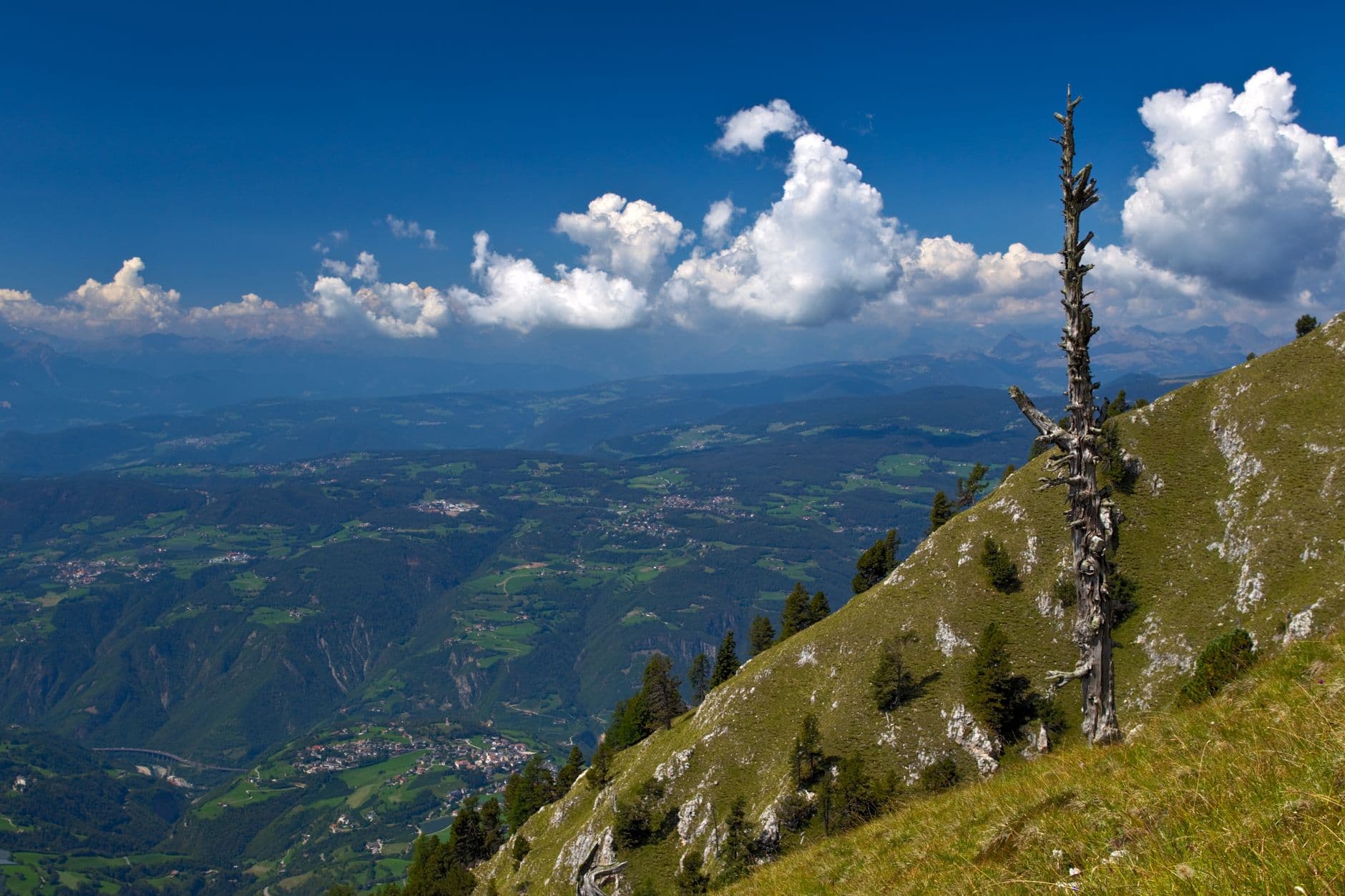Überfüllte Alpenrouten: Tourismusregionen erproben Lenkungskonzepte für die Wandersaison 2026 – Symbolbild
