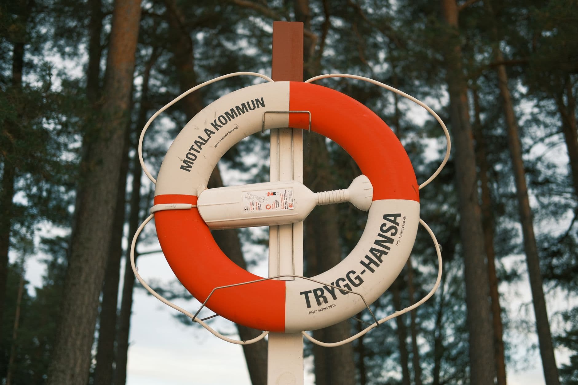 Spätsommerhitze trifft Freibäder: Kommunen holen Rettungsschwimmer aus dem Ruhestand – Symbolbild