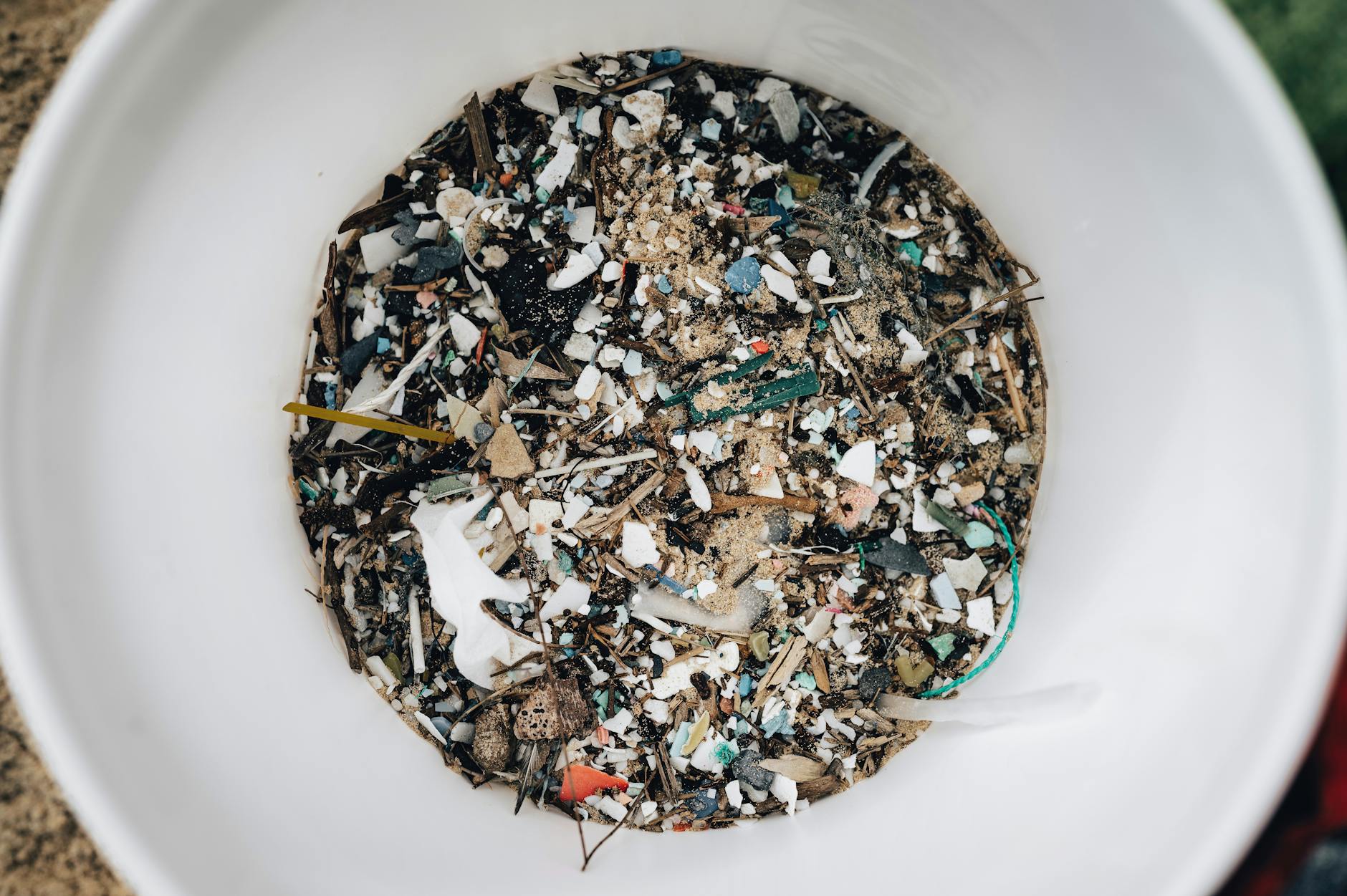 Helmholtz-Studie: Mikroplastik in der Atemluft erstmals systematisch erfasst